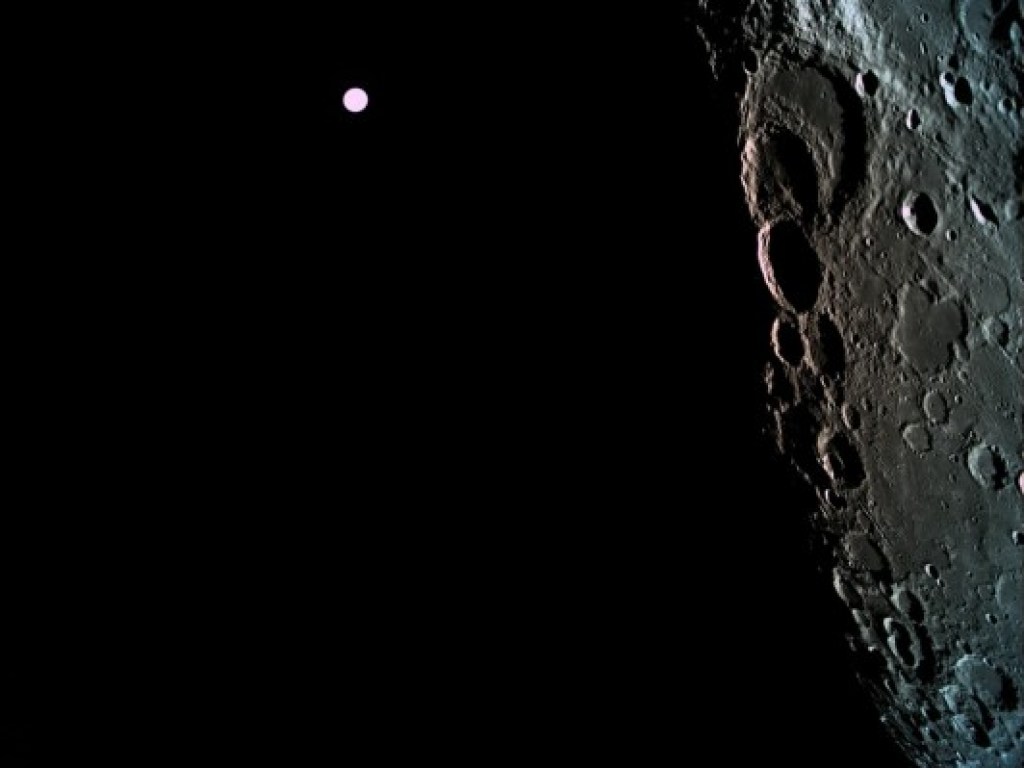 Израильский аппарат сделал снимки обратной стороны Луны (ФОТО)