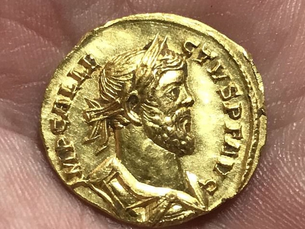Британец отыскал уникальную золотую монету в 24 карата (ФОТО, ВИДЕО)