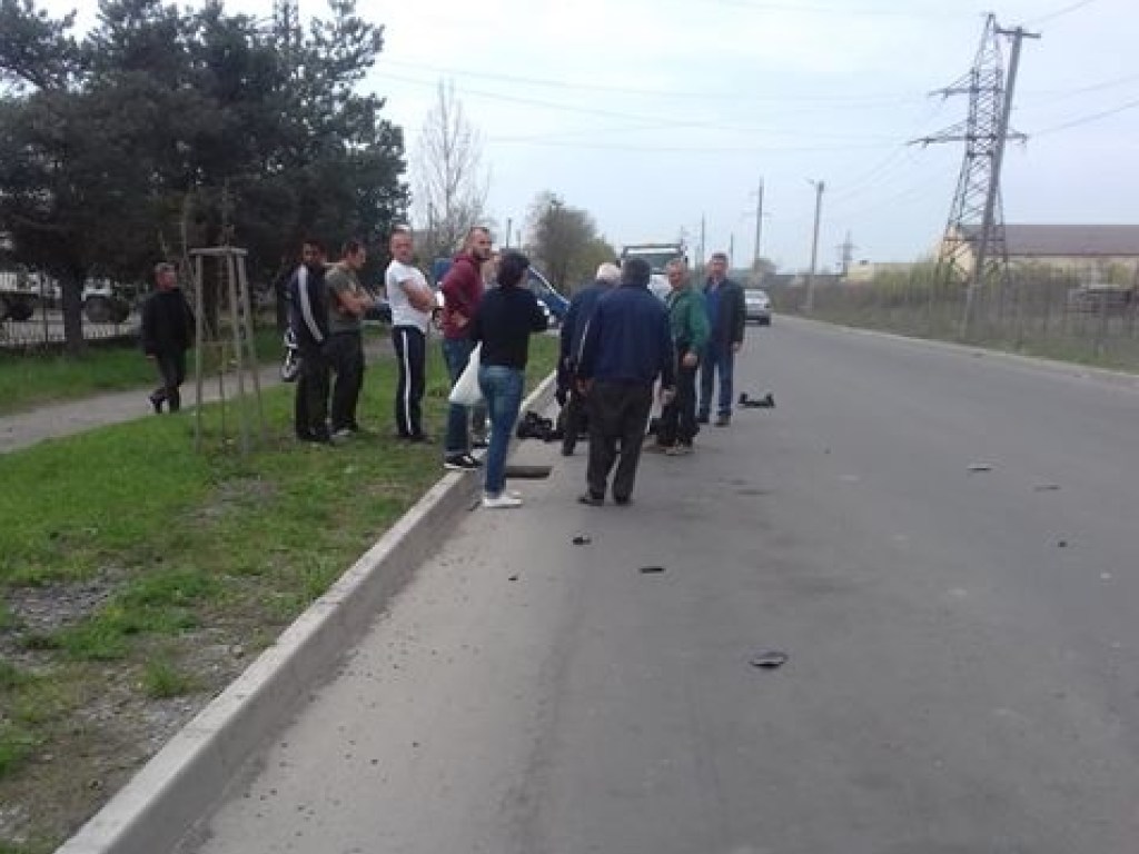 На Закарпатье подросток на мотоцикле протаранил Dacia: парня увезли в больницу (ФОТО) 