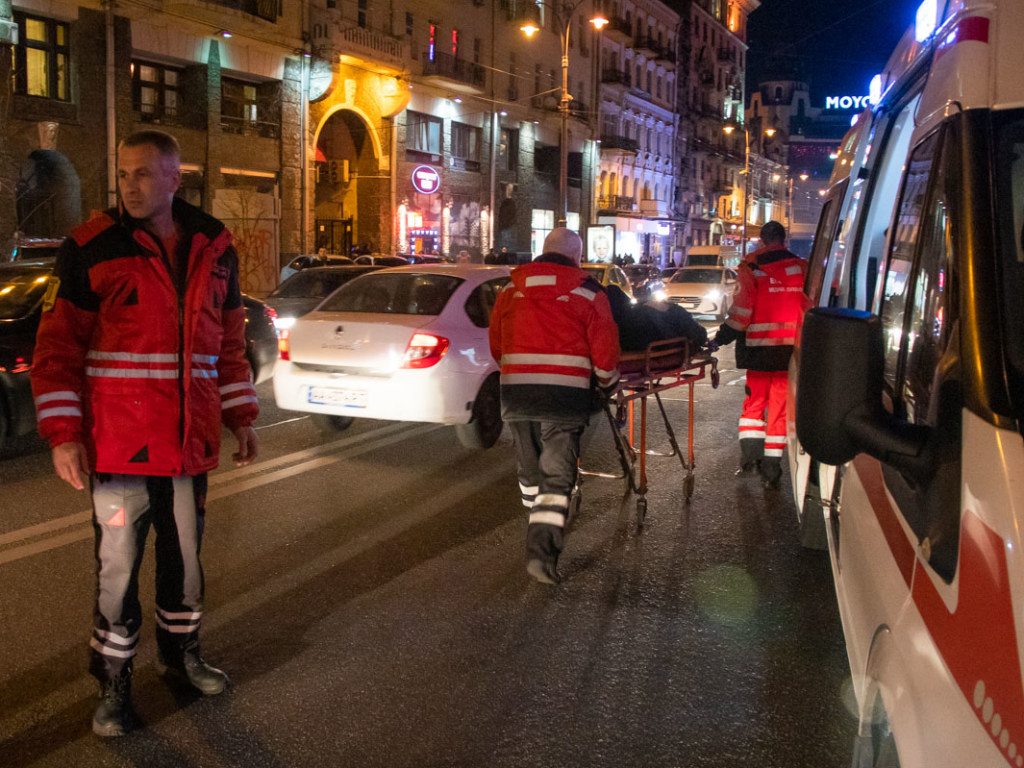 В центре Киева скутер сбил пешехода-нарушителя (ФОТО, ВИДЕО)