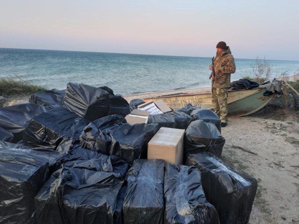 Пограничники пресекли морской канал контрабанды сигарет из ОРДО (ФОТО, ВИДЕО)