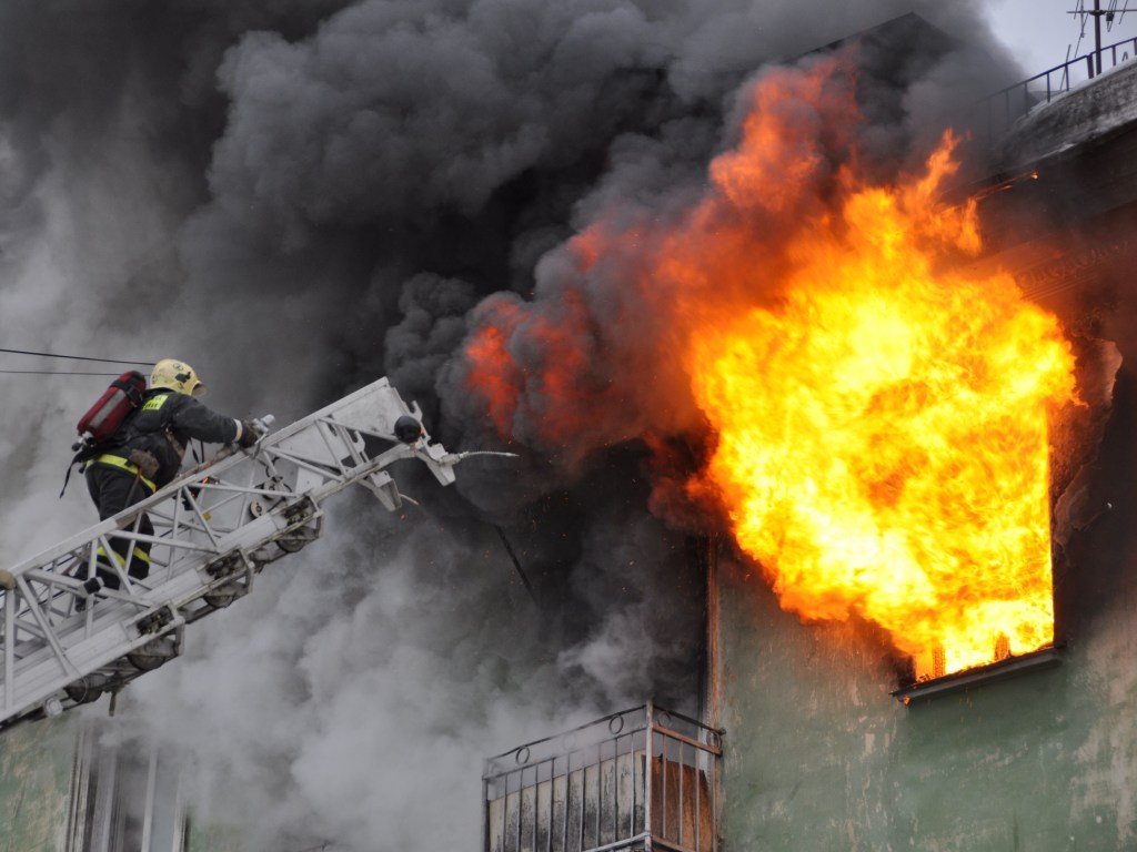 В Одессе произошел пожар в пятиэтажке: погибла пенсионерка