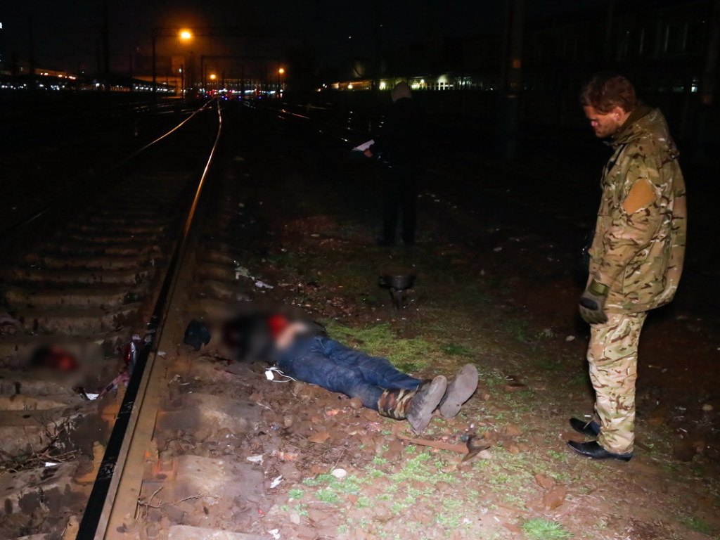 Голову отсекло от тела: В Киеве произошло жуткое самоубийство на центральном вокзале (ФОТО, ВИДЕО)