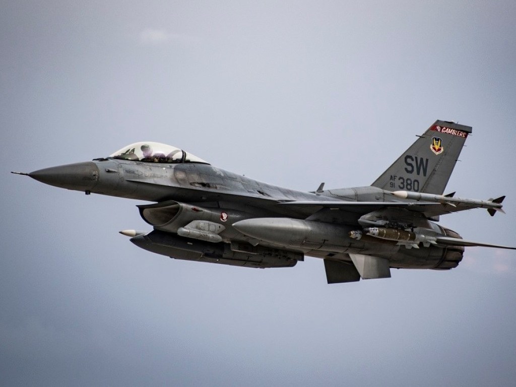 Подбил сам себя: в Голландии расследуют гибель истребителя F-16