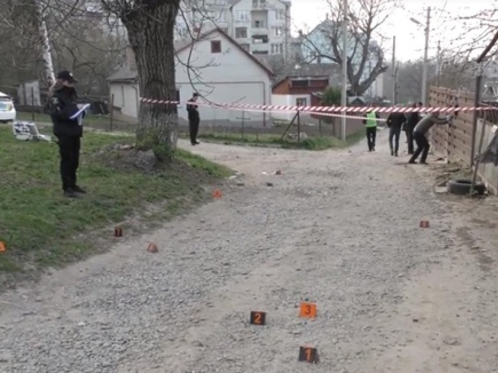Неизвестный подстрелил мужчину в Черновцах (ВИДЕО)