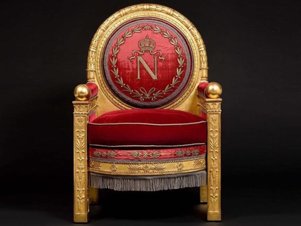 Трон Наполеона продали за 500 тысяч евро (ВИДЕО)