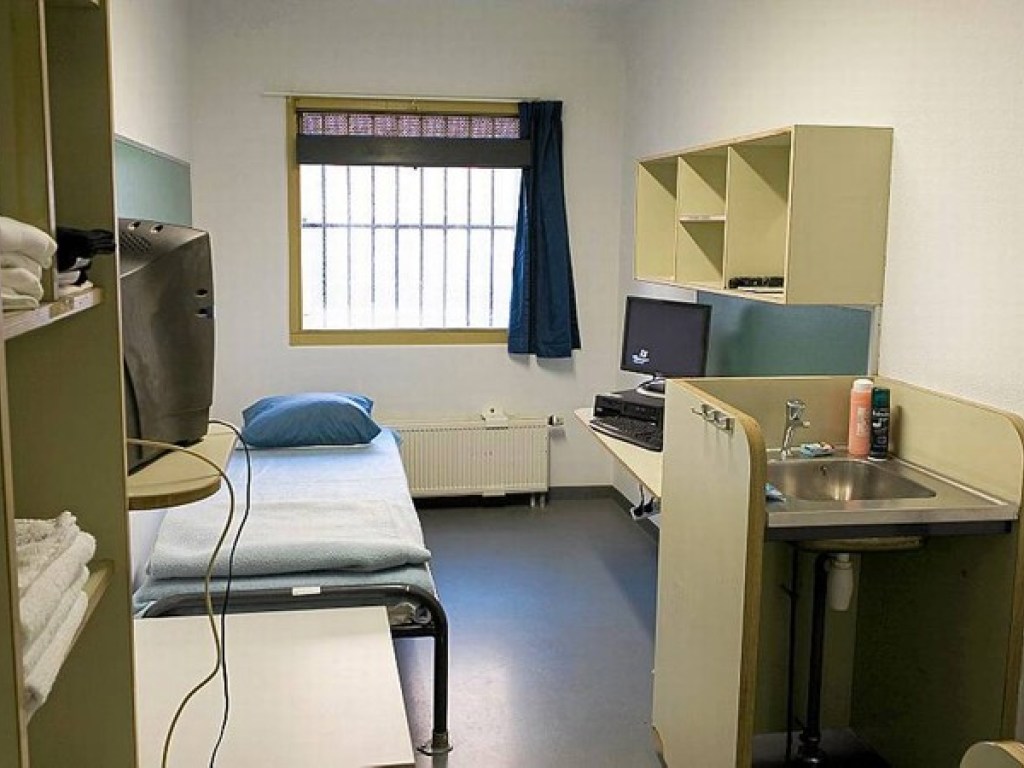 В шведских тюрьмах катастрофически не хватает мест для всех заключенных