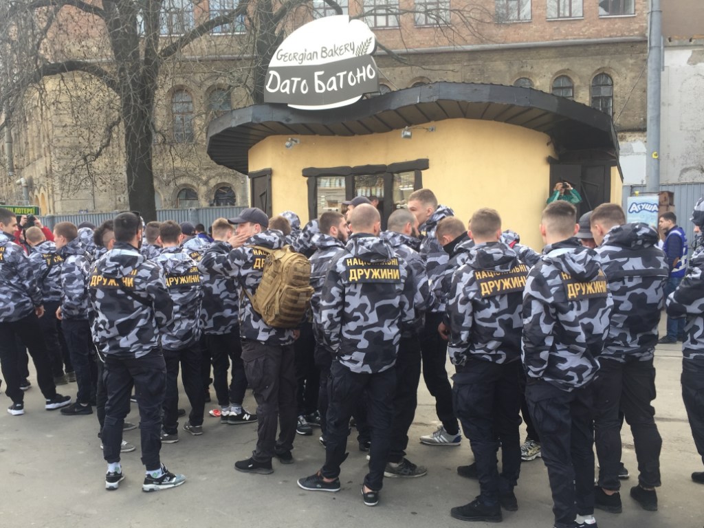 «Свинарчуков за решетку!»: как националисты пикетировали здание ГПУ (ФОТО, ВИДЕО)