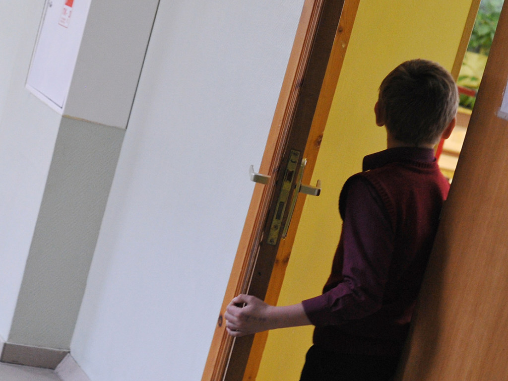 В запорожской гимназии завуч и директор обвинили ребенка в нетрадиционной ориентации: родители возмутились