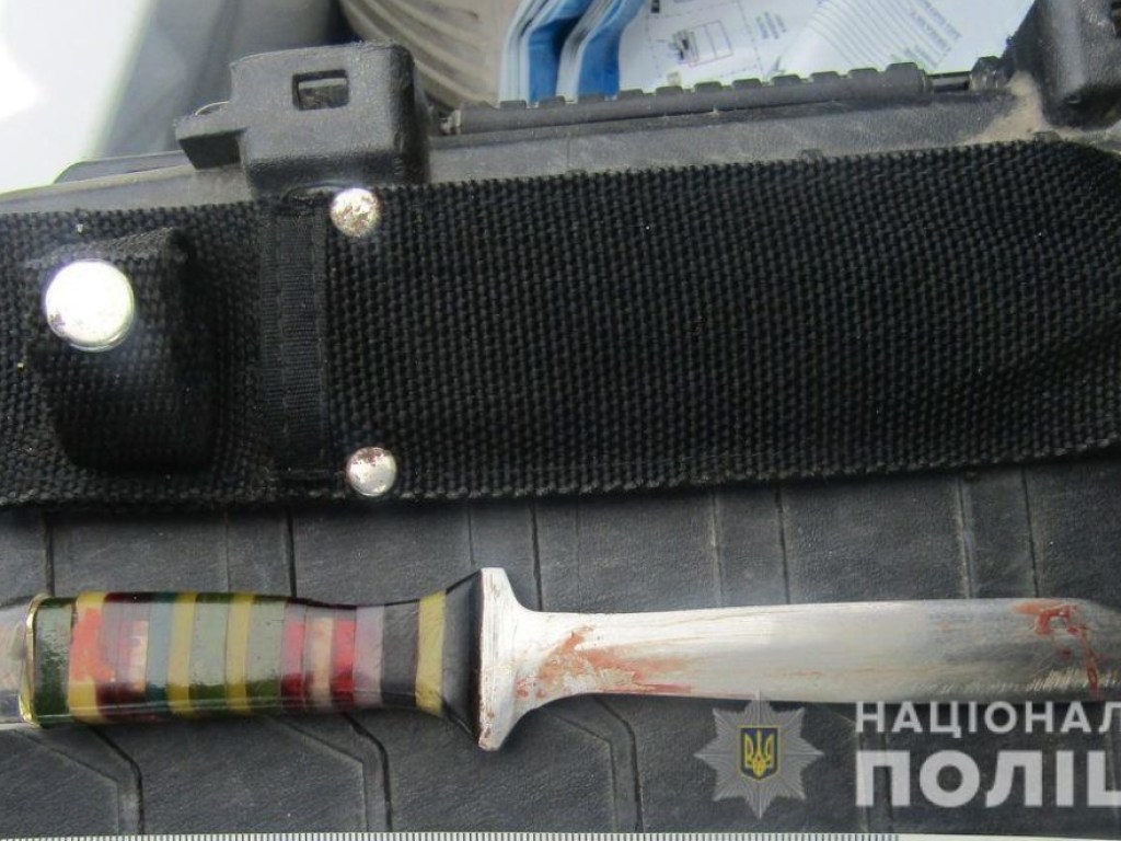 Под Киевом мужчина в порыве ревности с ножом набросился на нового избранника бывшей жены (ФОТО)