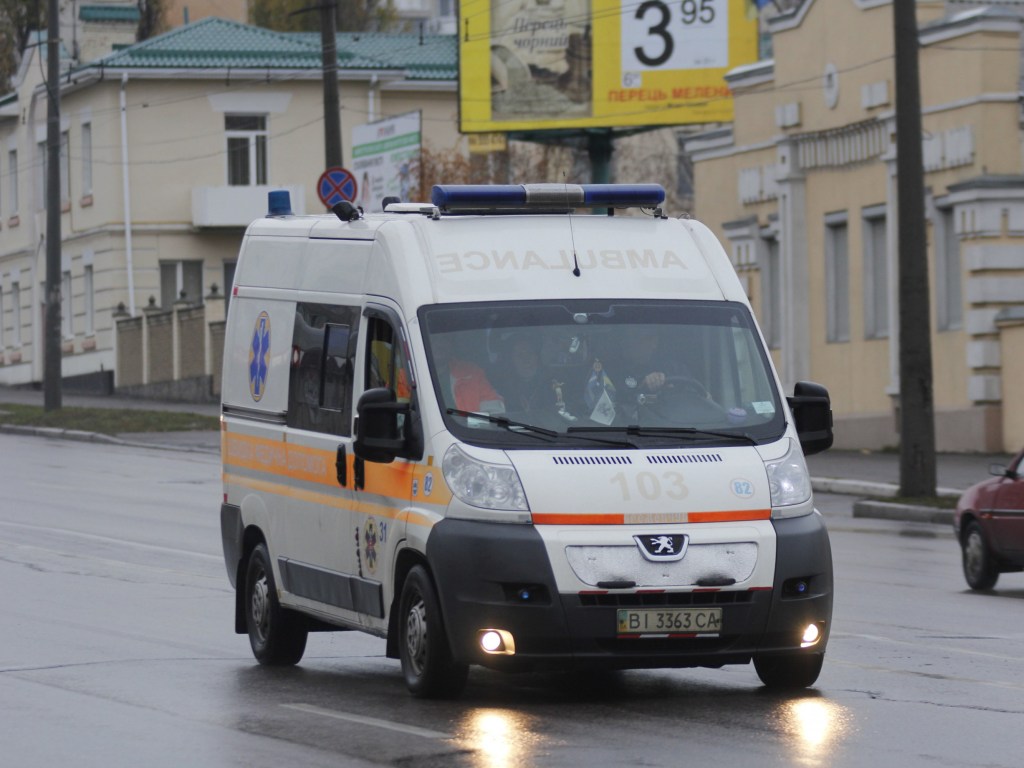 В Харькове во время кровельных работ 19-летний парень сорвался с 18-го этажа