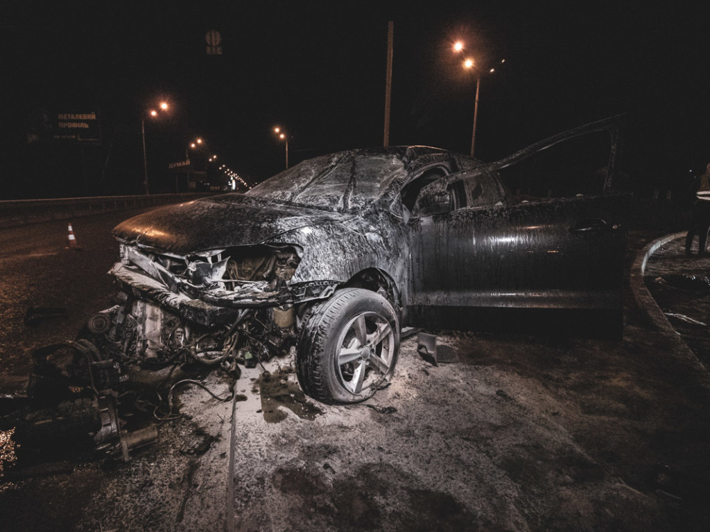 «Проклятое» место: На Киевщине перевернулся и загорелся Volkswagen, рядом нашли обломки другого авто (ФОТО, ВИДЕО)
