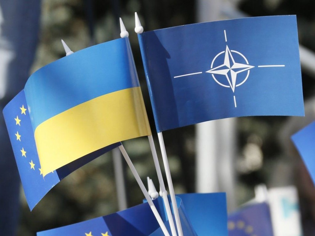 Порошенко утвердил годовую программу Украина-НАТО ради пиара накануне выборов – эксперт