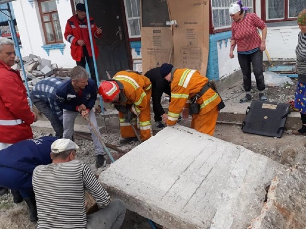 В Черкасской области рабочего в подвале привалило бетонной плитой (ФОТО)