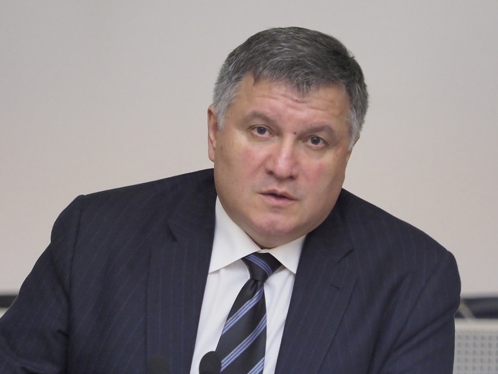 Аваков заявил, что перед вторым туром выборов начали подкупать избирателей