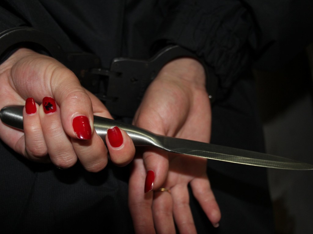 Семейная ссора: жительница Львовской области ударила ножом любимого мужчину