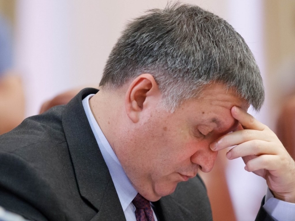 Генпрокуратура допросила Авакова по делу о возможном покушении на Януковича 
