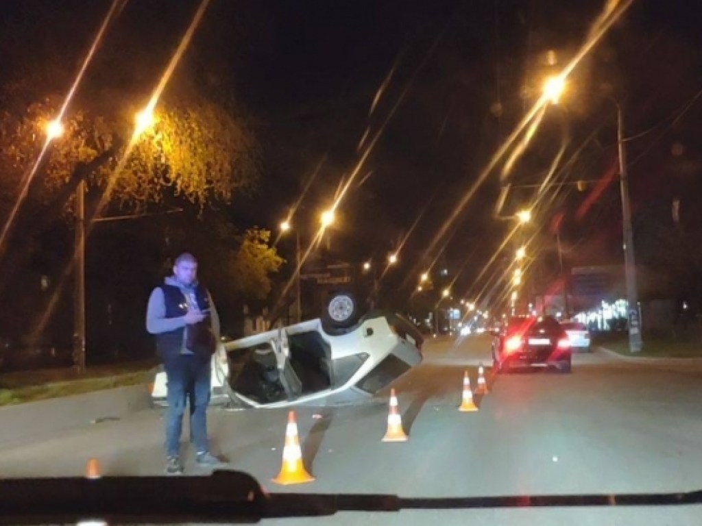 Масштабное ДТП в Запорожье: столкнулись сразу 4 автомобиля, есть жертвы (ФОТО)
