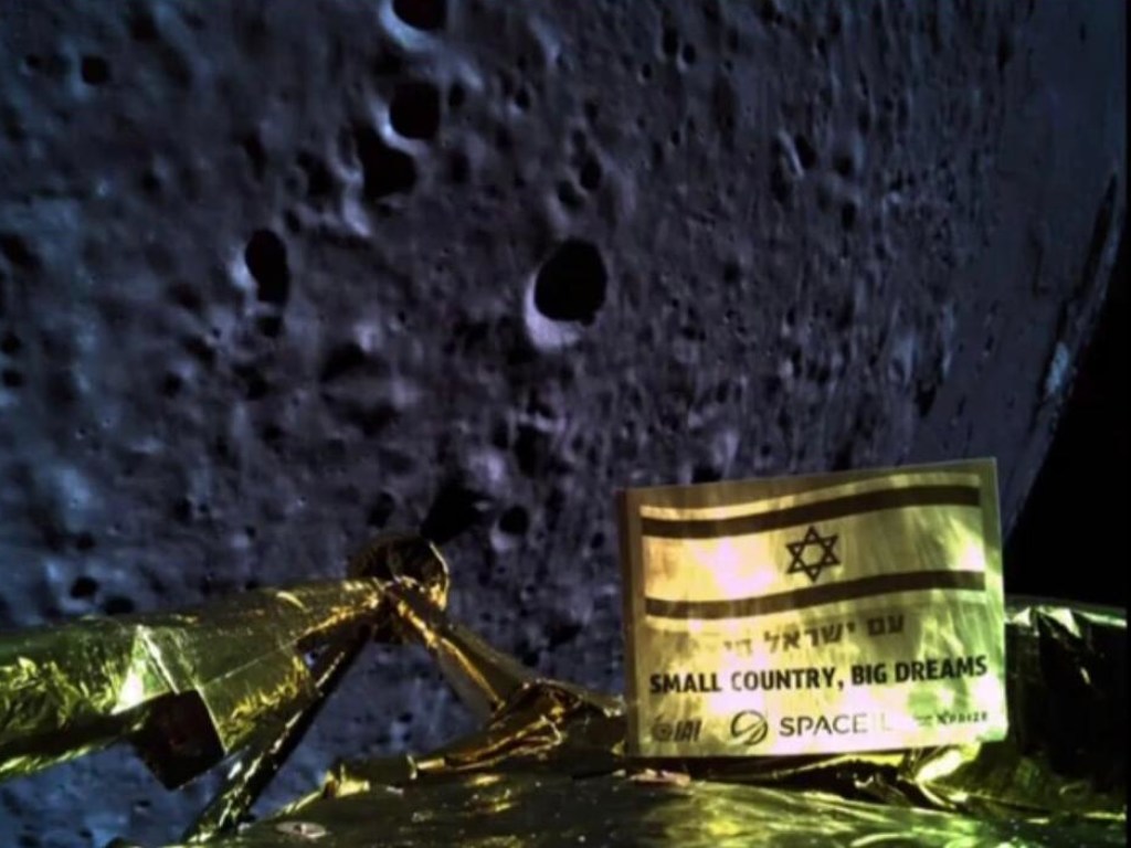 Израильский космический аппарат разбился на Луне (ВИДЕО)