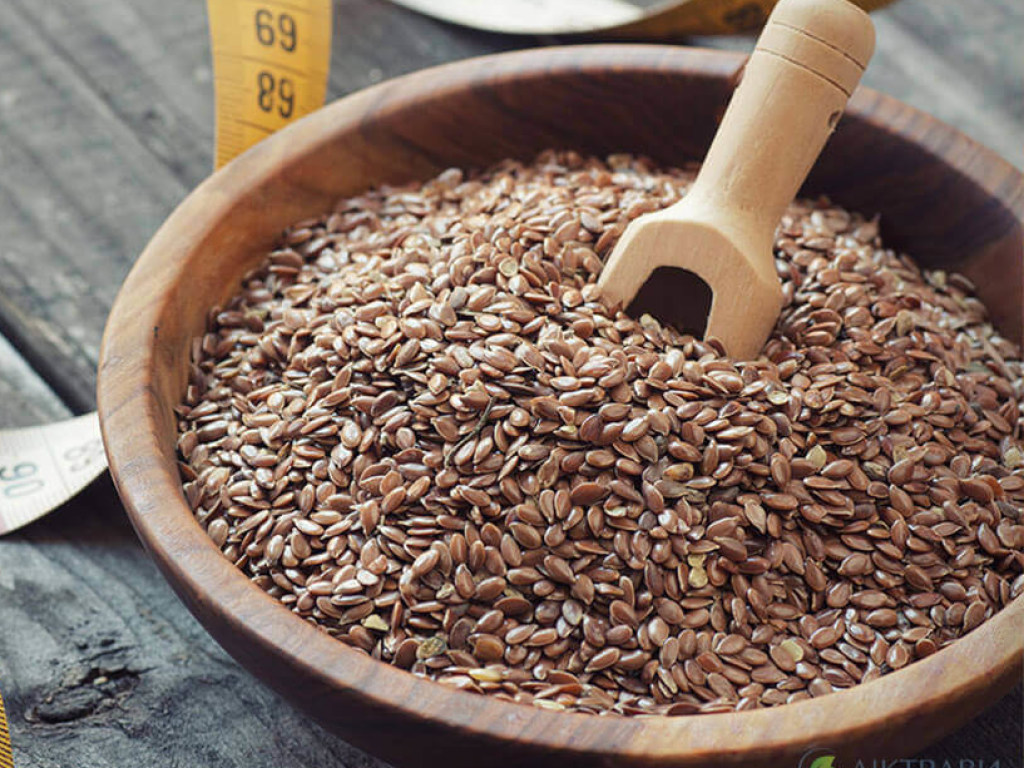 Похудеть можно с помощью семян льна: добавлять по чайной ложке в салаты и гарниры