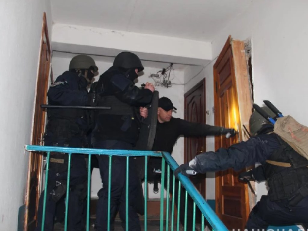 Житель Житомирской области угрожал взорвать дом соседки: вломился в комнату и открыл газовые конфорки (ФОТО)