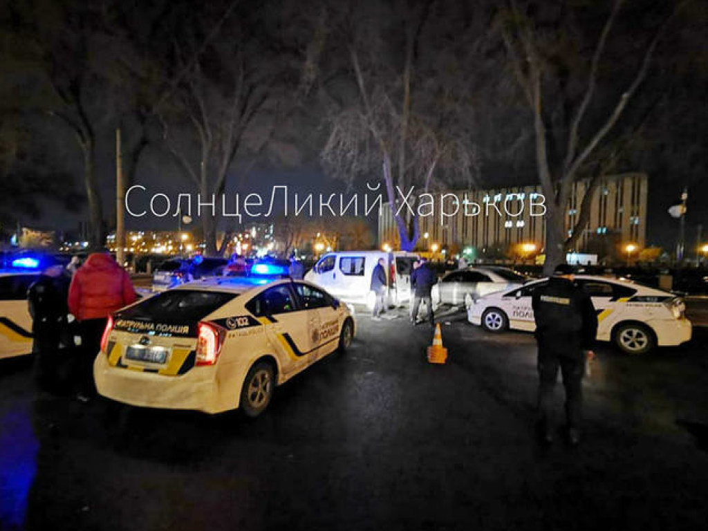 В Харькове полиция устроила погоню за пьяным водителем: Toyota Camry протаранил авто на парковке (ФОТО, ВИДЕО)