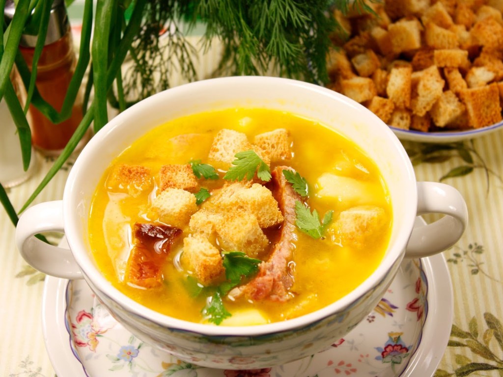 Рецепт дня: Гороховый суп с копчеными ребрышками