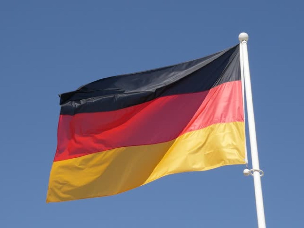 В Германии в реке взорвали 250-килограммовую бомбу (ВИДЕО)