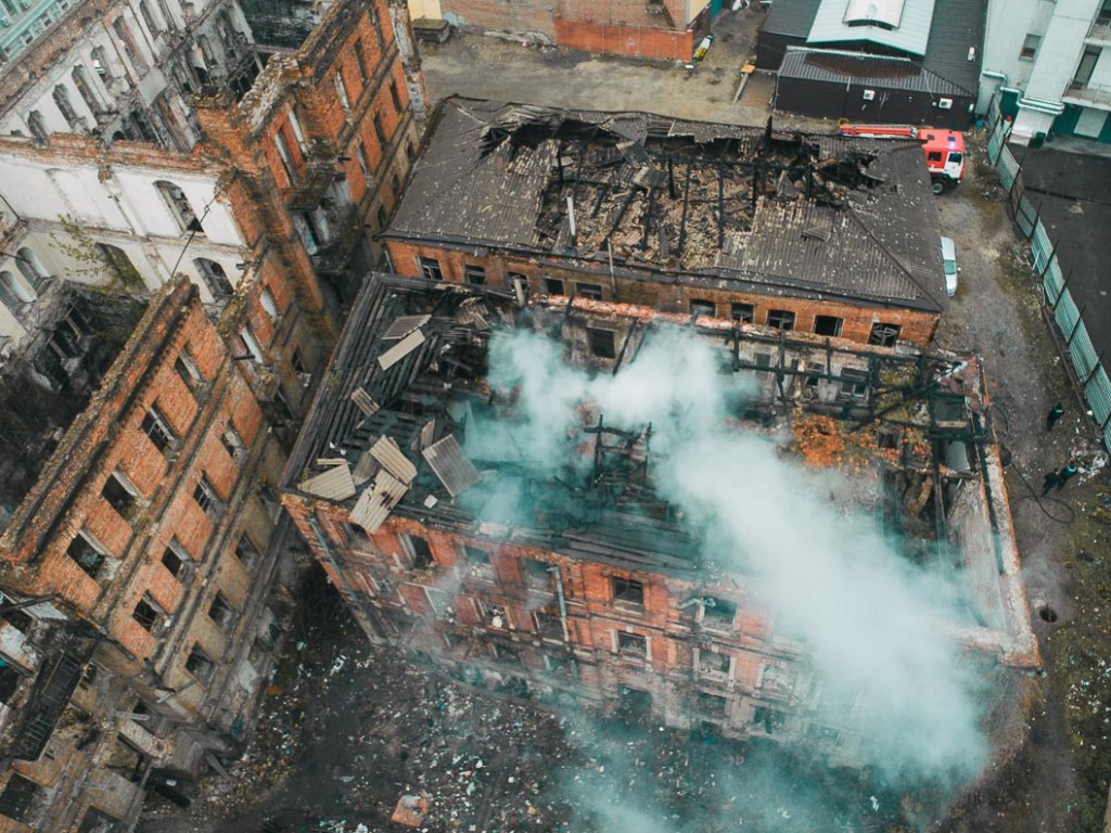 В центре Николаева горело заброшенное здание (ФОТО, ВИДЕО)