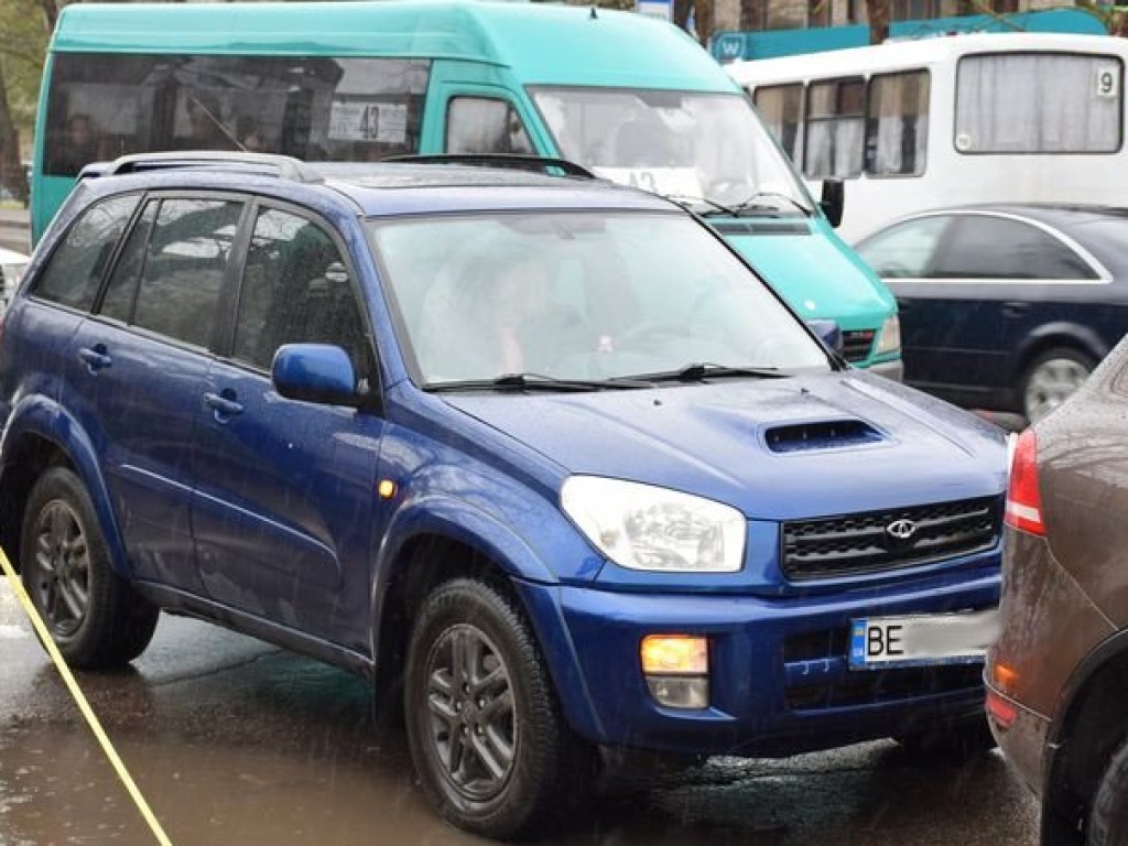 ДТП в Николаеве: столкнулись Volkswagen и Toyota (ФОТО)