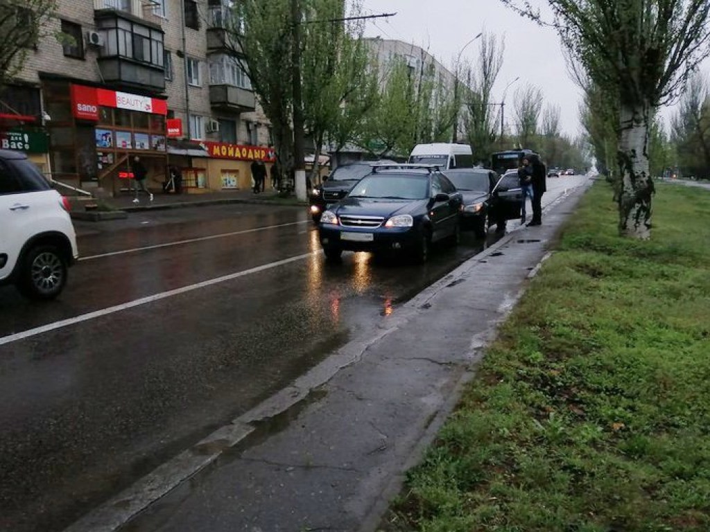 ДТП в Николаеве: столкнулись Chevrolet и BMW (ФОТО)