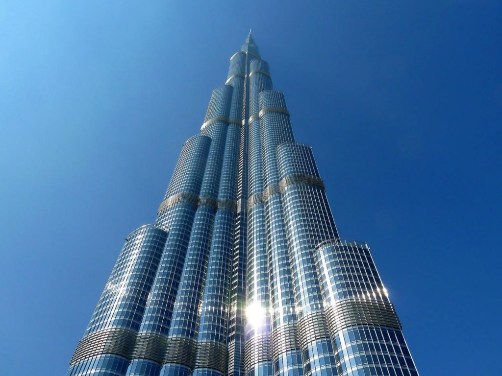 В Дубае молния ударила в самый высокий в мире небоскреб (ВИДЕО)
