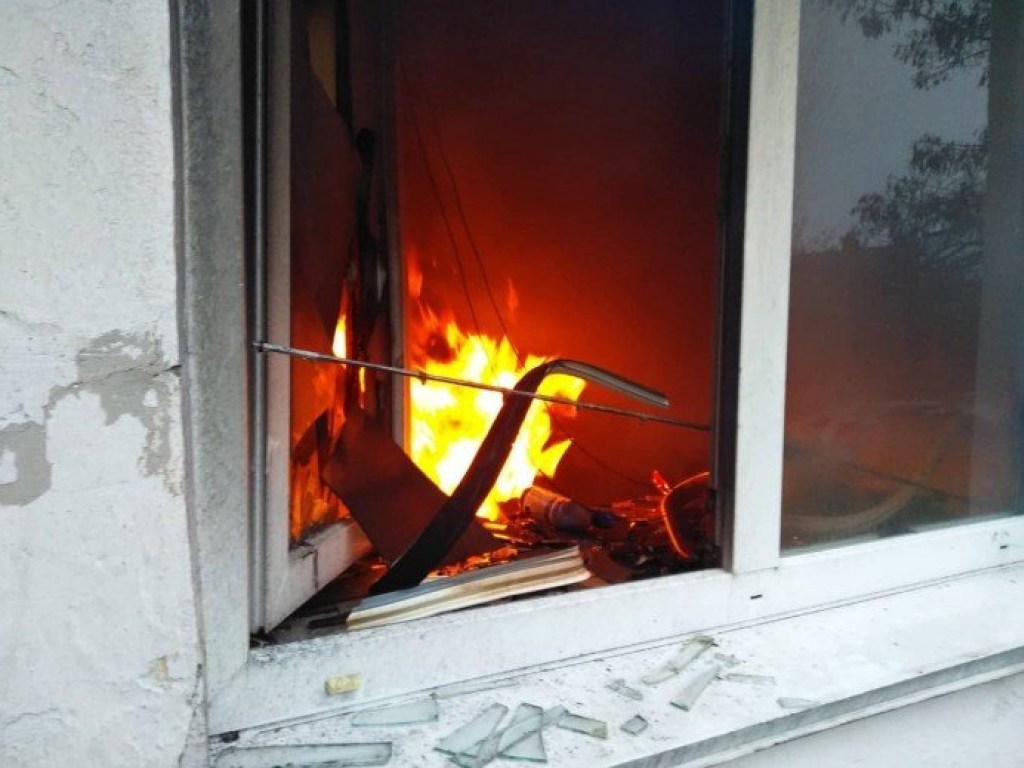 В Николаевской области неизвестные подожгли школу (ФОТО)
