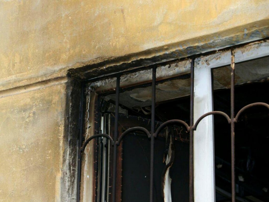 В Днепре в многоэтажке произошел пожар: обгоревшего мужчину госпитализировали (ФОТО)