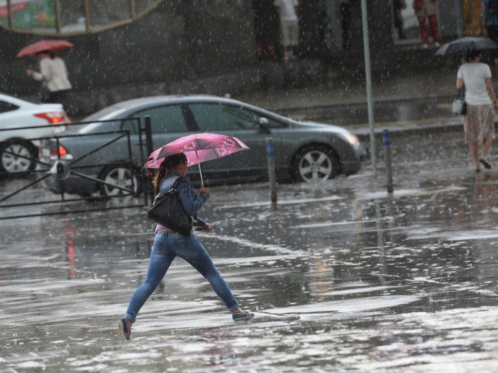 Синоптик: Во вторник всю Украину накроют сильные дожди, местами с мокрым снегом