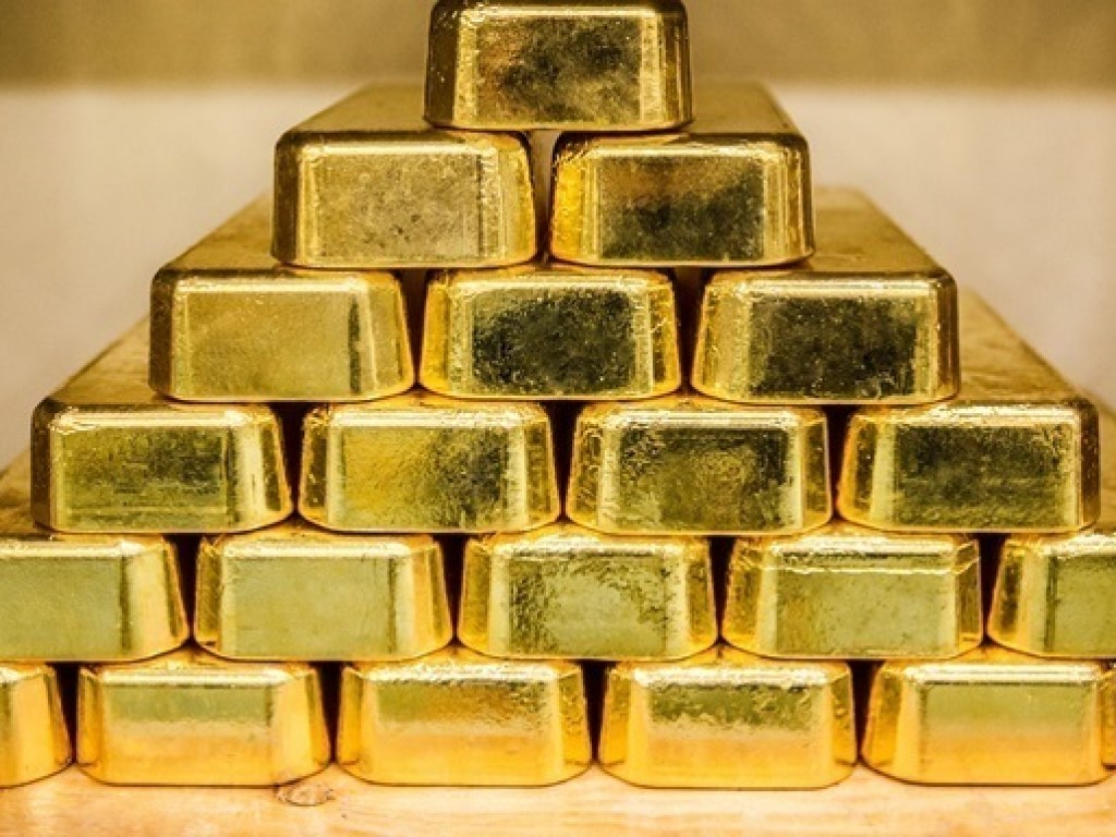 Мадуро обошел санкции США и продал тонны золота