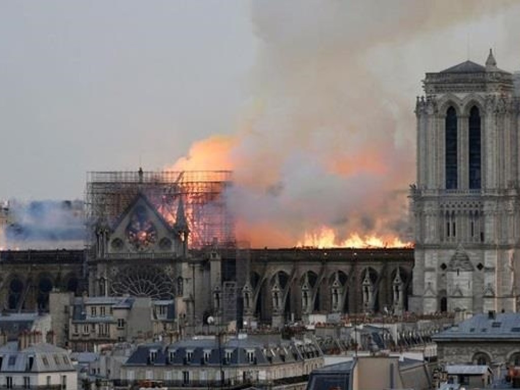 Украина направит во Францию мастеров для реставрации собора Парижской Богоматери