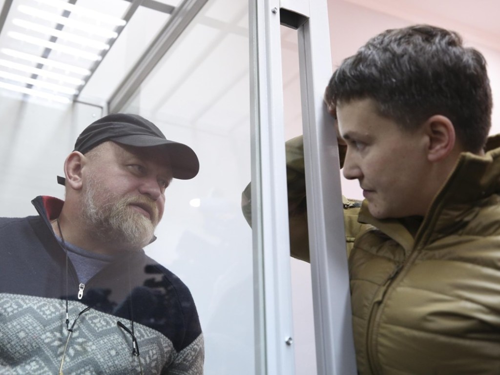Савченко и Рубана выпустили из-под стражи в зале суда (ВИДЕО)