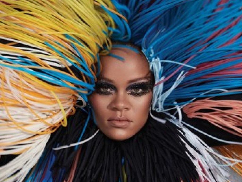 «Райская птица»: Рианна в разноцветных перьях снялась для обложки модного журнала (ФОТО)