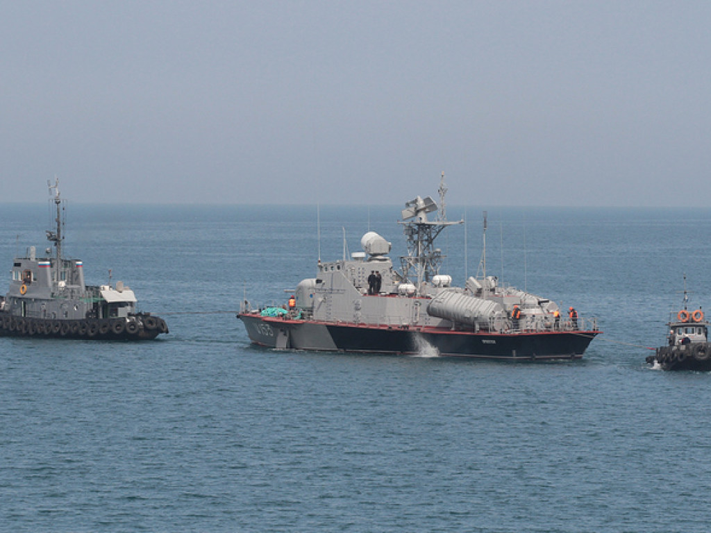 «Азовский конфликт»: Украина потребовала от России освобождения моряков и возвращения судов