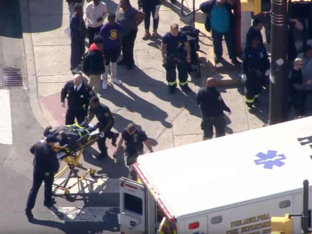 В Филадельфии водитель умышленно въехал в толпу: пострадали шесть человек