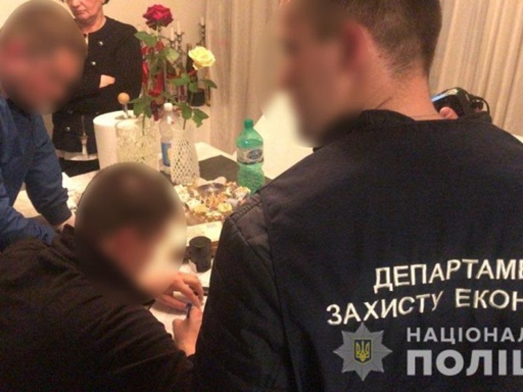 На взятке в 100 тысяч гривен «погорели» чиновники из Киевской области (ФОТО)