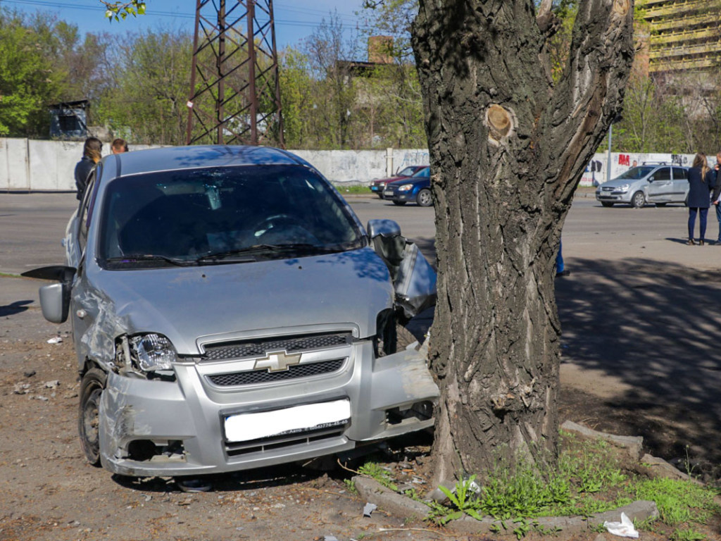 В Днепре Hyundai столкнулся с Chevrolet, есть пострадавшие (ФОТО)