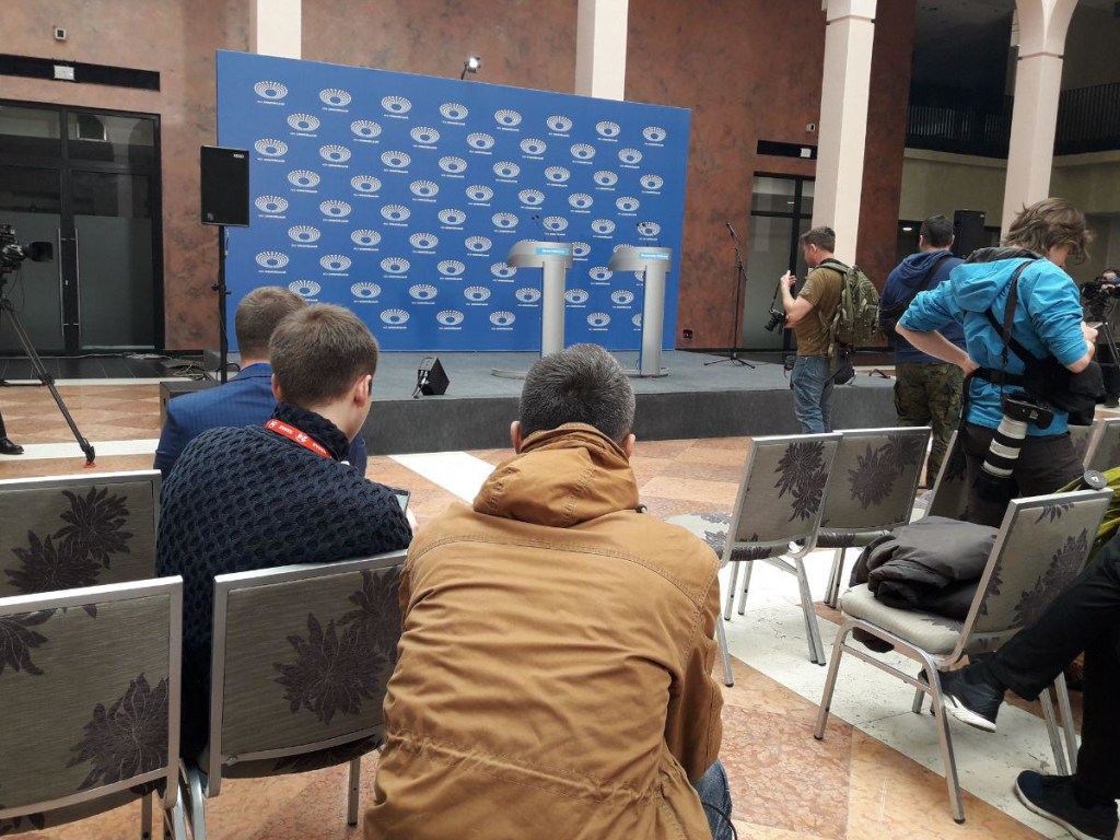 Анонс пресс- конференции: «Дебаты на «Олимпийском»: с чем идут к избирателям Порошенко и Зеленский»?