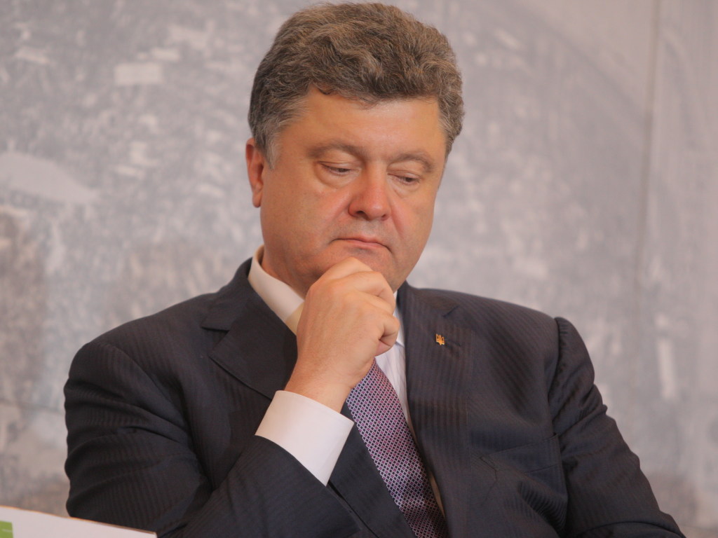 Рейтинг Порошенко уничтожила коррупция  &#8212; польское СМИ