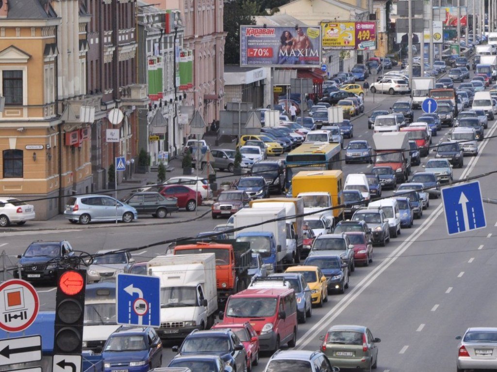 Утром в Киеве на дорогах уровень пробок достиг 8 баллов: зафиксировано 22 ДТП (КАРТА)