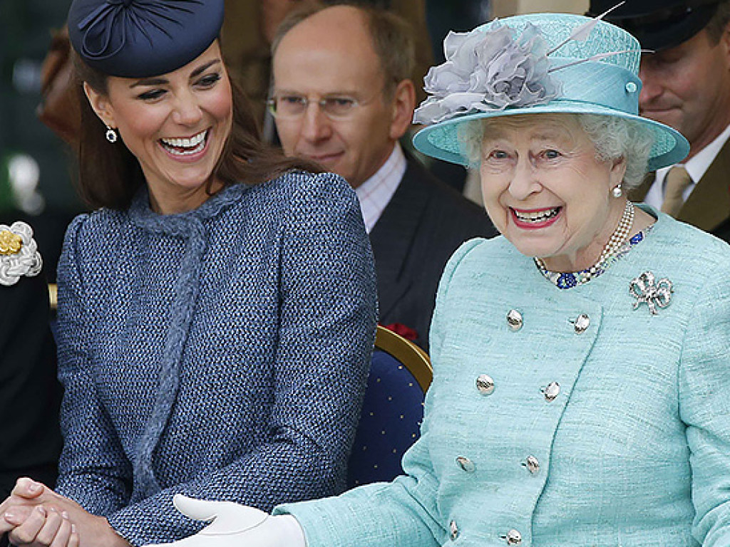 Королева Елизавета II отругала Кейт Миддлтон за неудачные наряды – СМИ