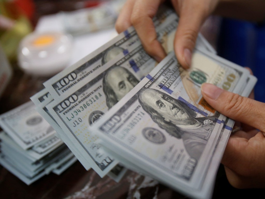 В столичных обменниках резко подорожал доллар