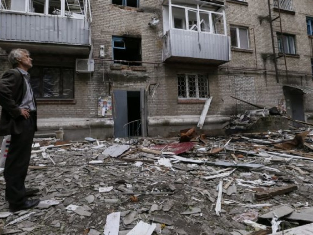 В Луганской области обстреляли жилые дома и школу (КАРТА)