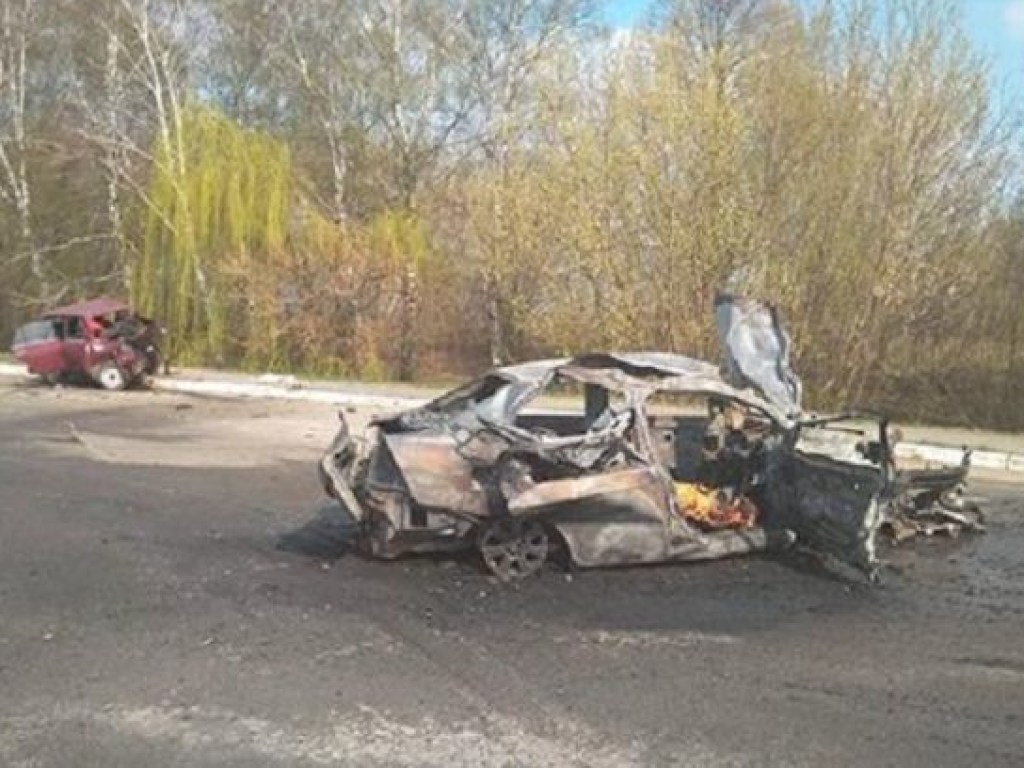 На Сумщине произошло жуткое ДТП: погибли четыре человека, авто разорвало на части (ФОТО)